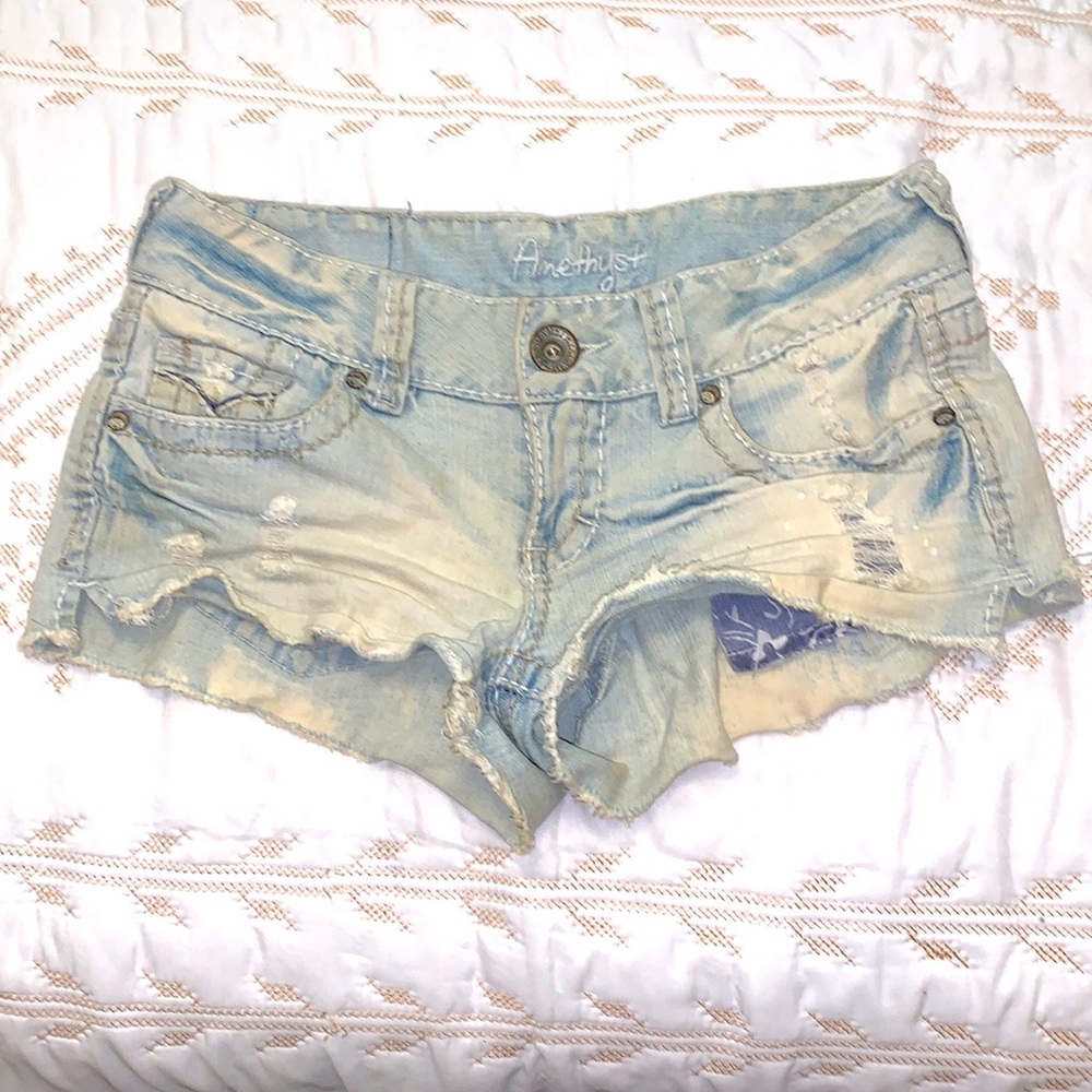 Pre loved Amethyst Jeans shorts. Size 3.